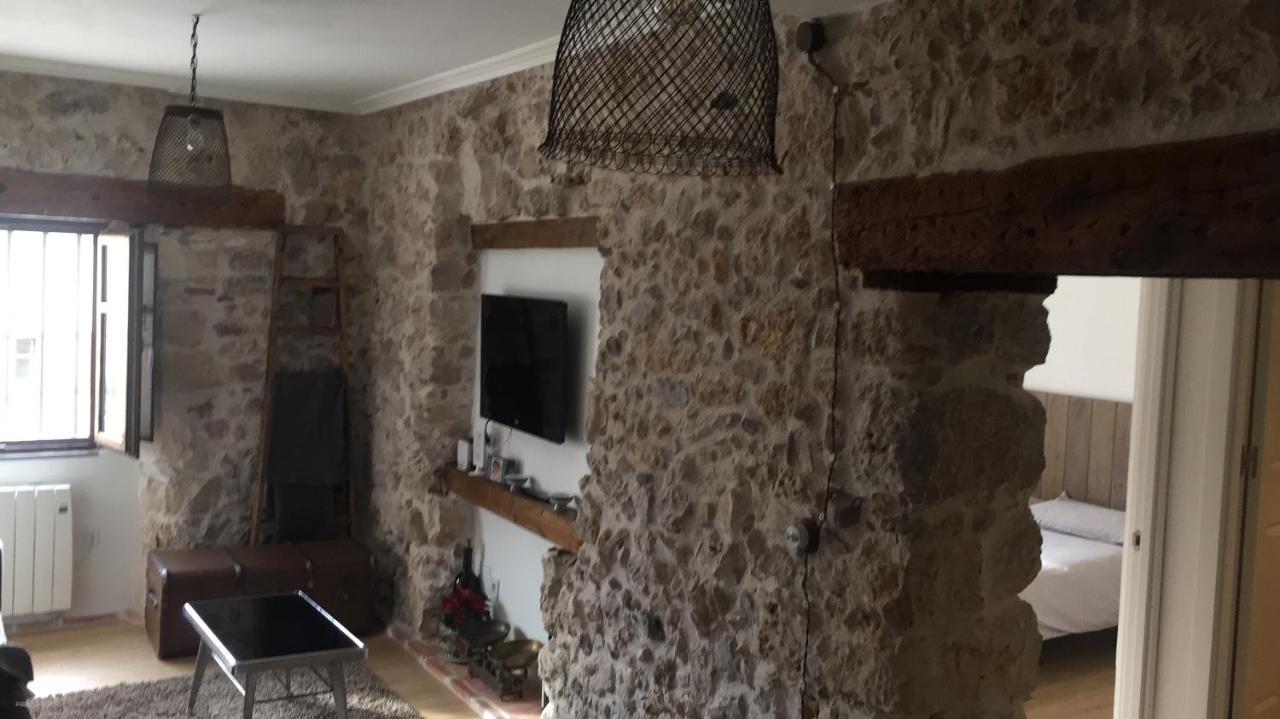 Alojamiento De Piedra Con Encanto Burgos Bagian luar foto