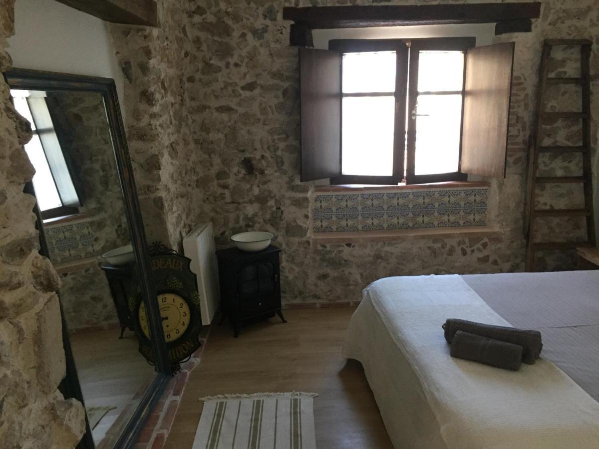 Alojamiento De Piedra Con Encanto Burgos Bagian luar foto